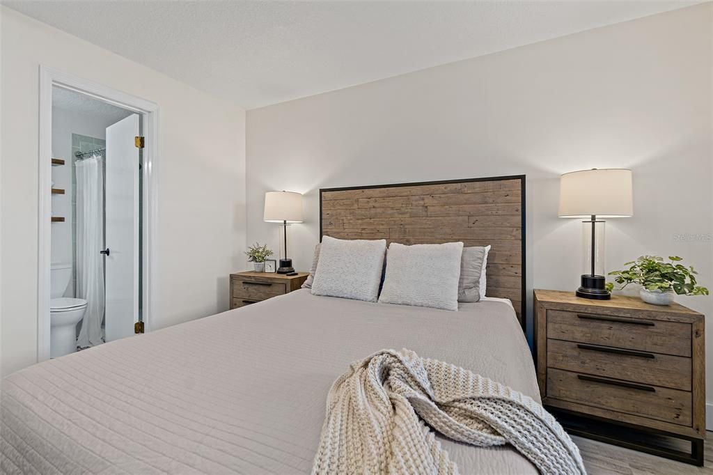For Sale: $358,000 (2 beds, 1 baths, 1080 Square Feet)