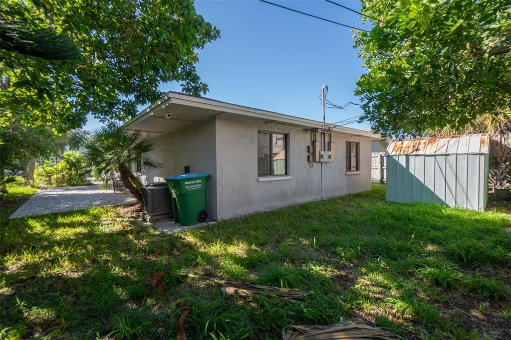 For Sale: $358,000 (2 beds, 1 baths, 1080 Square Feet)