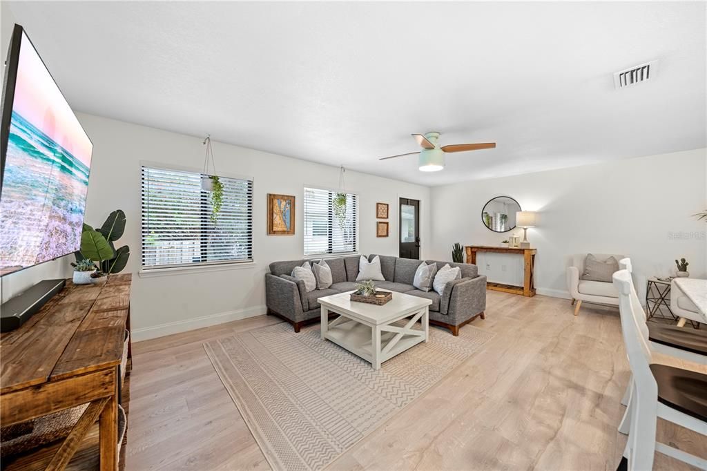 For Sale: $358,000 (2 beds, 1 baths, 1080 Square Feet)