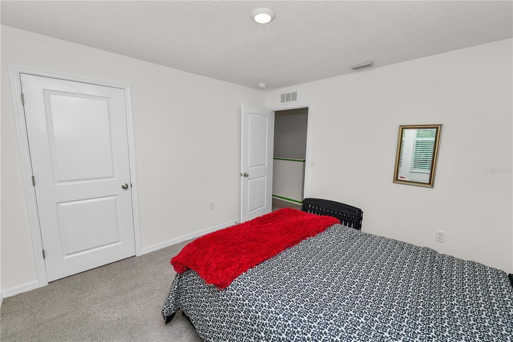 For Sale: $375,000 (5 beds, 3 baths, 2674 Square Feet)