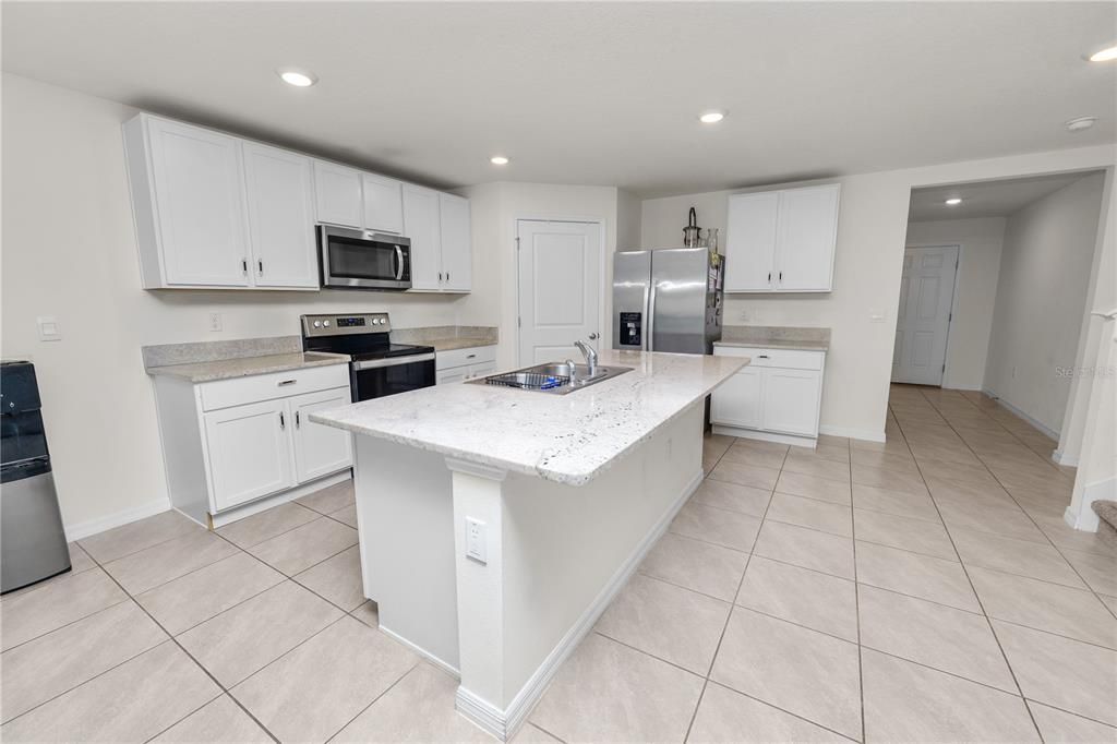For Sale: $375,000 (5 beds, 3 baths, 2674 Square Feet)