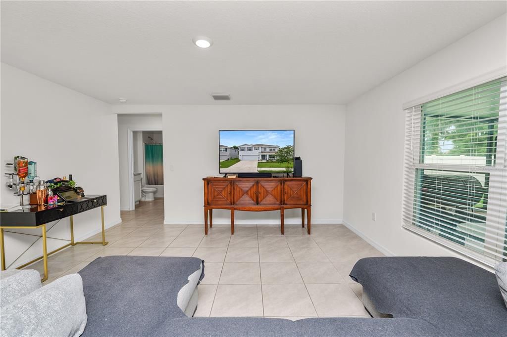For Sale: $375,000 (5 beds, 3 baths, 2674 Square Feet)