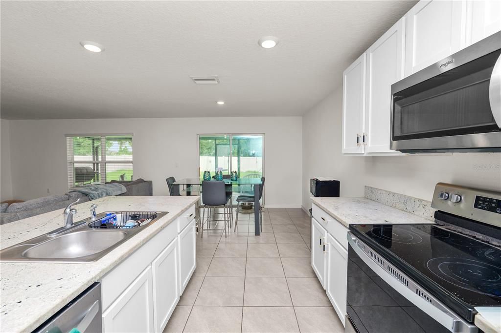 For Sale: $375,000 (5 beds, 3 baths, 2674 Square Feet)