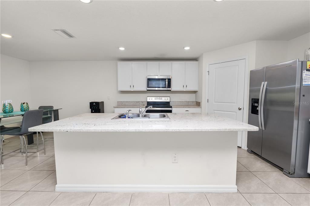For Sale: $375,000 (5 beds, 3 baths, 2674 Square Feet)
