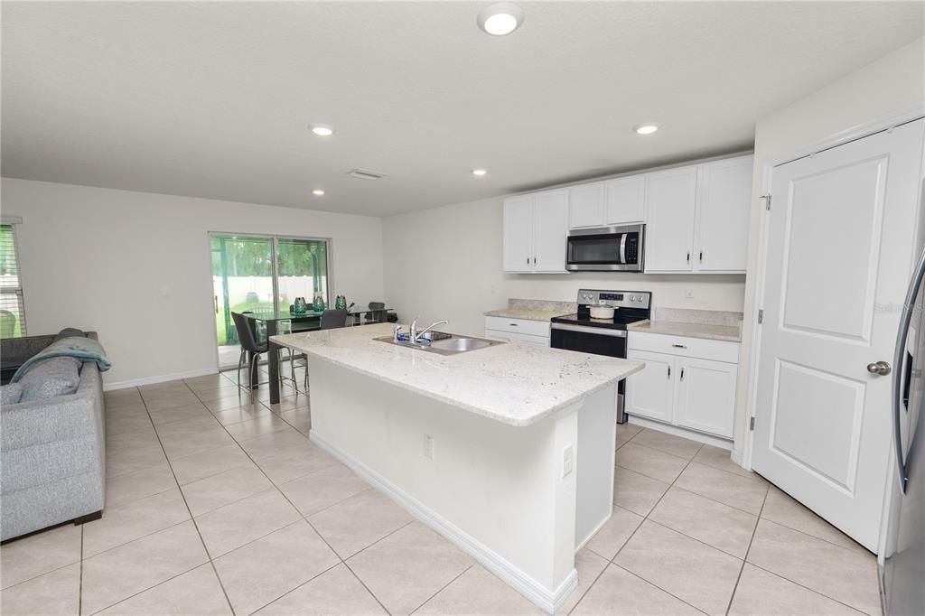 For Sale: $375,000 (5 beds, 3 baths, 2674 Square Feet)