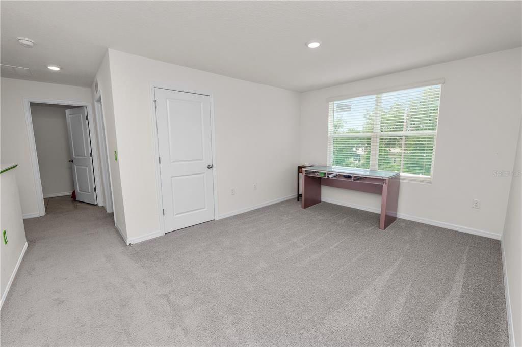 For Sale: $375,000 (5 beds, 3 baths, 2674 Square Feet)