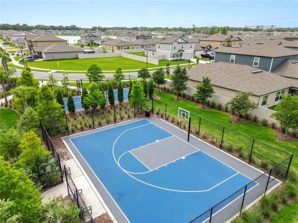 For Sale: $375,000 (5 beds, 3 baths, 2674 Square Feet)