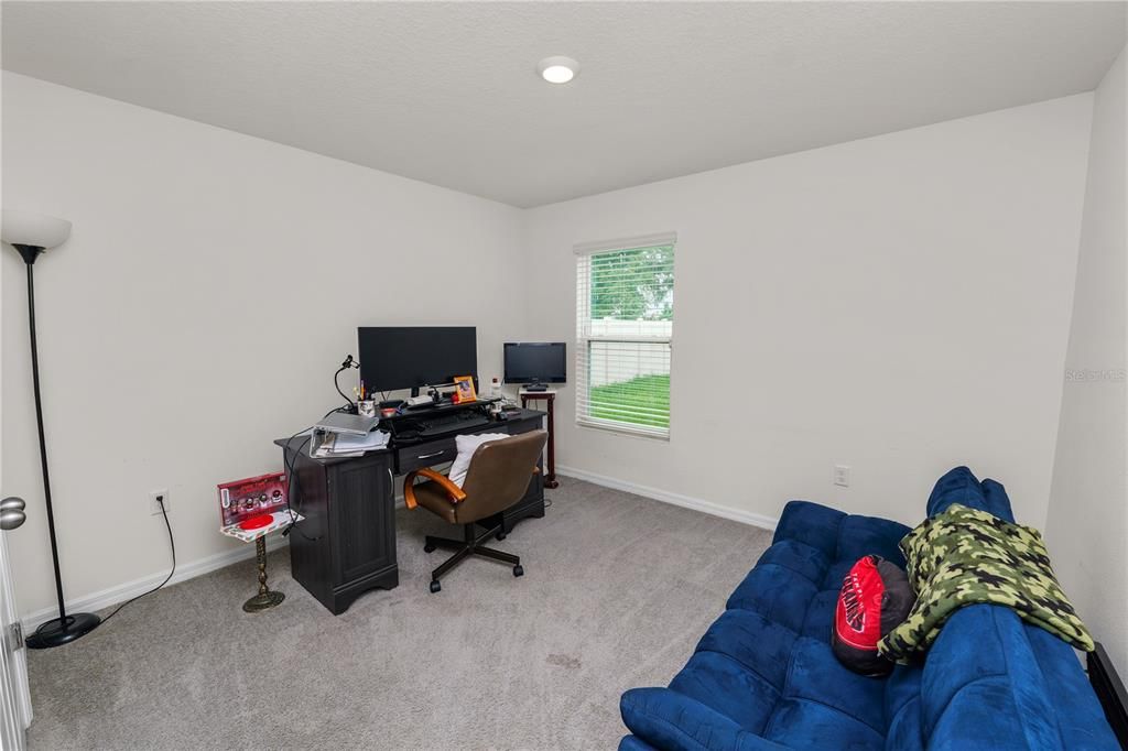 For Sale: $375,000 (5 beds, 3 baths, 2674 Square Feet)