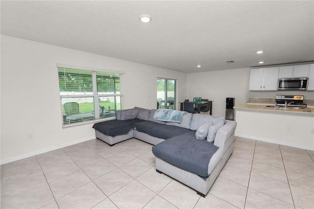 For Sale: $375,000 (5 beds, 3 baths, 2674 Square Feet)