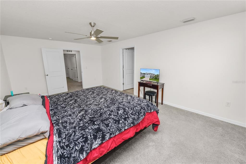 For Sale: $375,000 (5 beds, 3 baths, 2674 Square Feet)