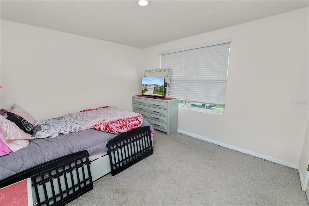 For Sale: $375,000 (5 beds, 3 baths, 2674 Square Feet)