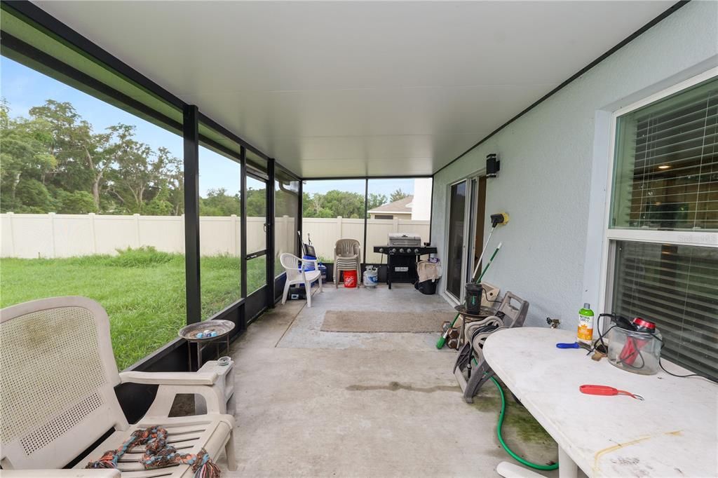 For Sale: $375,000 (5 beds, 3 baths, 2674 Square Feet)