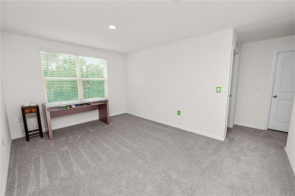 For Sale: $375,000 (5 beds, 3 baths, 2674 Square Feet)