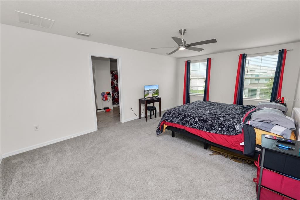 For Sale: $375,000 (5 beds, 3 baths, 2674 Square Feet)