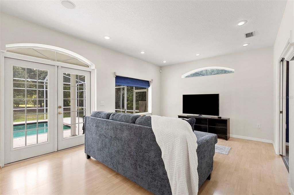 For Sale: $575,000 (3 beds, 3 baths, 2027 Square Feet)