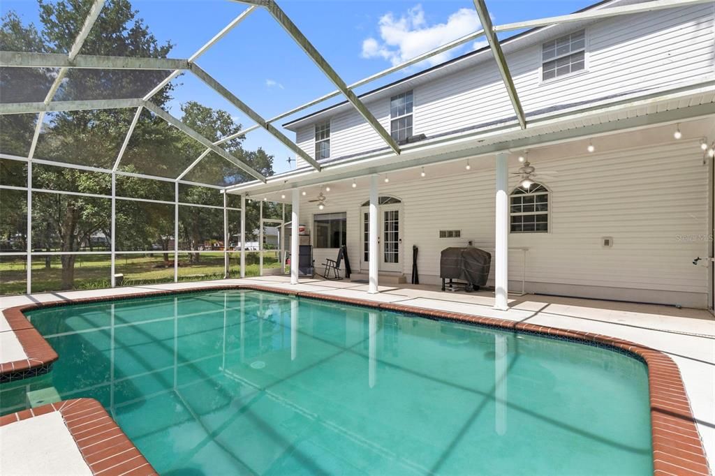 For Sale: $575,000 (3 beds, 3 baths, 2027 Square Feet)