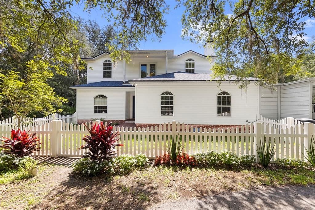 For Sale: $575,000 (3 beds, 3 baths, 2027 Square Feet)