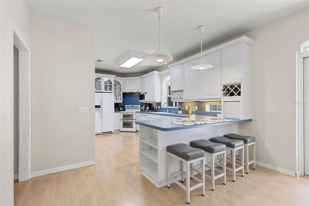 For Sale: $575,000 (3 beds, 3 baths, 2027 Square Feet)