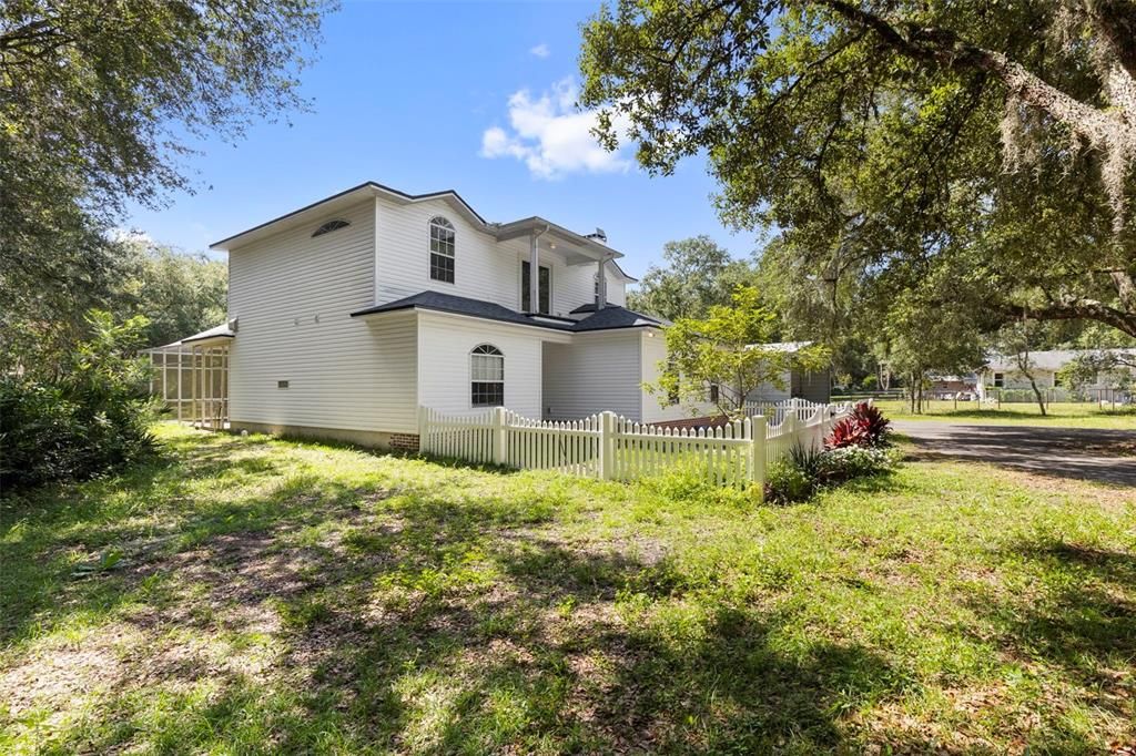 For Sale: $575,000 (3 beds, 3 baths, 2027 Square Feet)