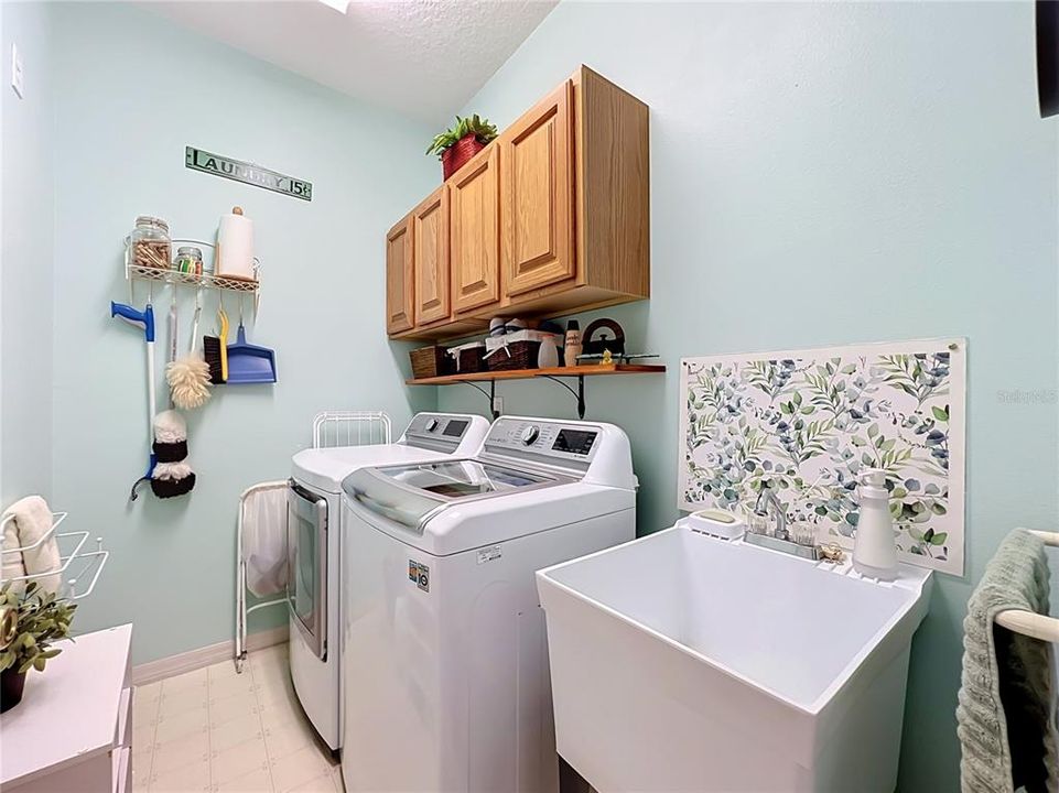 For Sale: $560,000 (3 beds, 2 baths, 2187 Square Feet)