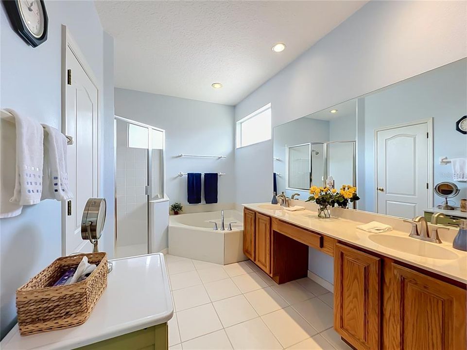 For Sale: $560,000 (3 beds, 2 baths, 2187 Square Feet)