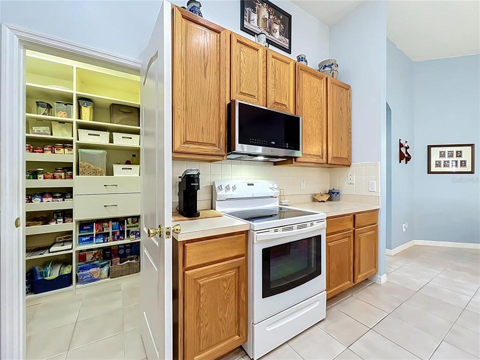 For Sale: $560,000 (3 beds, 2 baths, 2187 Square Feet)