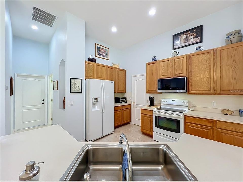For Sale: $560,000 (3 beds, 2 baths, 2187 Square Feet)