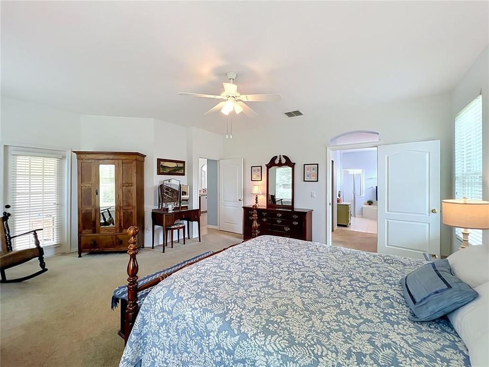 For Sale: $560,000 (3 beds, 2 baths, 2187 Square Feet)