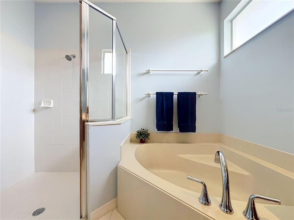 For Sale: $560,000 (3 beds, 2 baths, 2187 Square Feet)