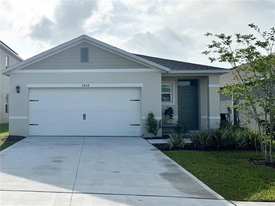For Rent: $1,800 (4 beds, 2 baths, 1713 Square Feet)