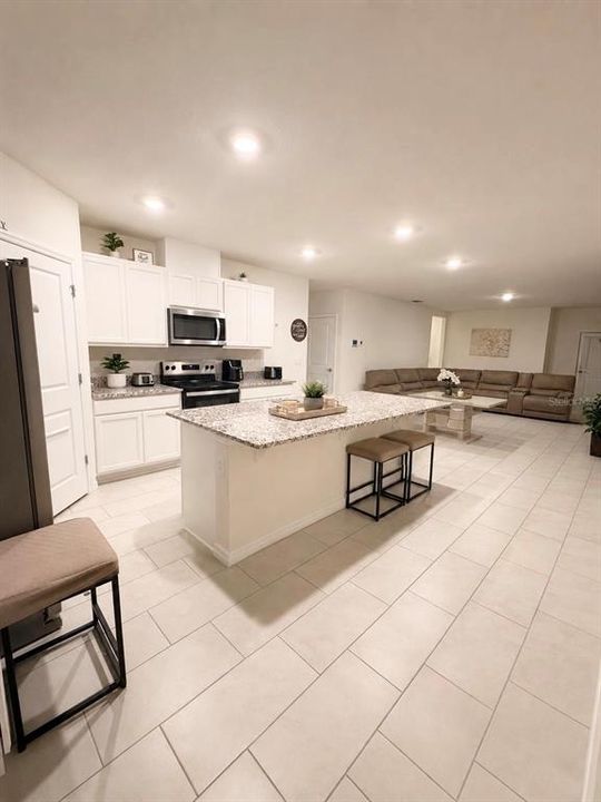 For Rent: $1,800 (4 beds, 2 baths, 1713 Square Feet)