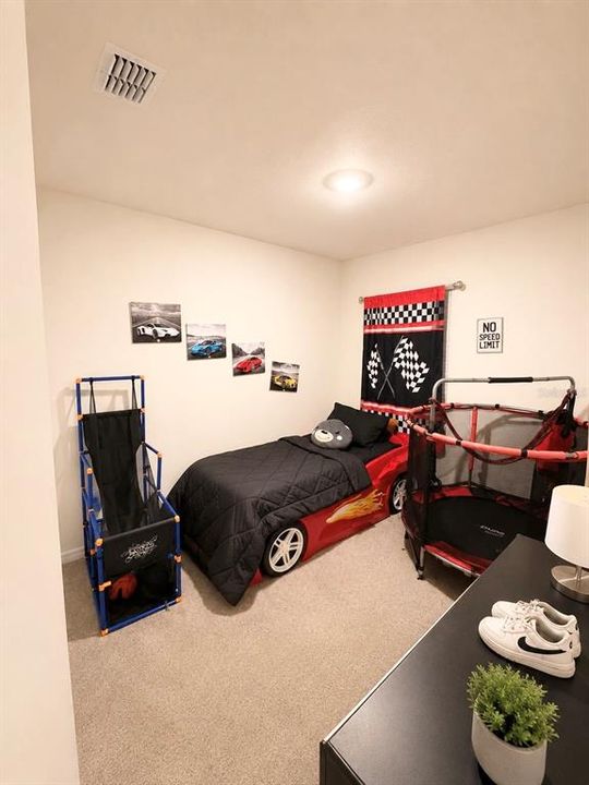 For Rent: $1,800 (4 beds, 2 baths, 1713 Square Feet)