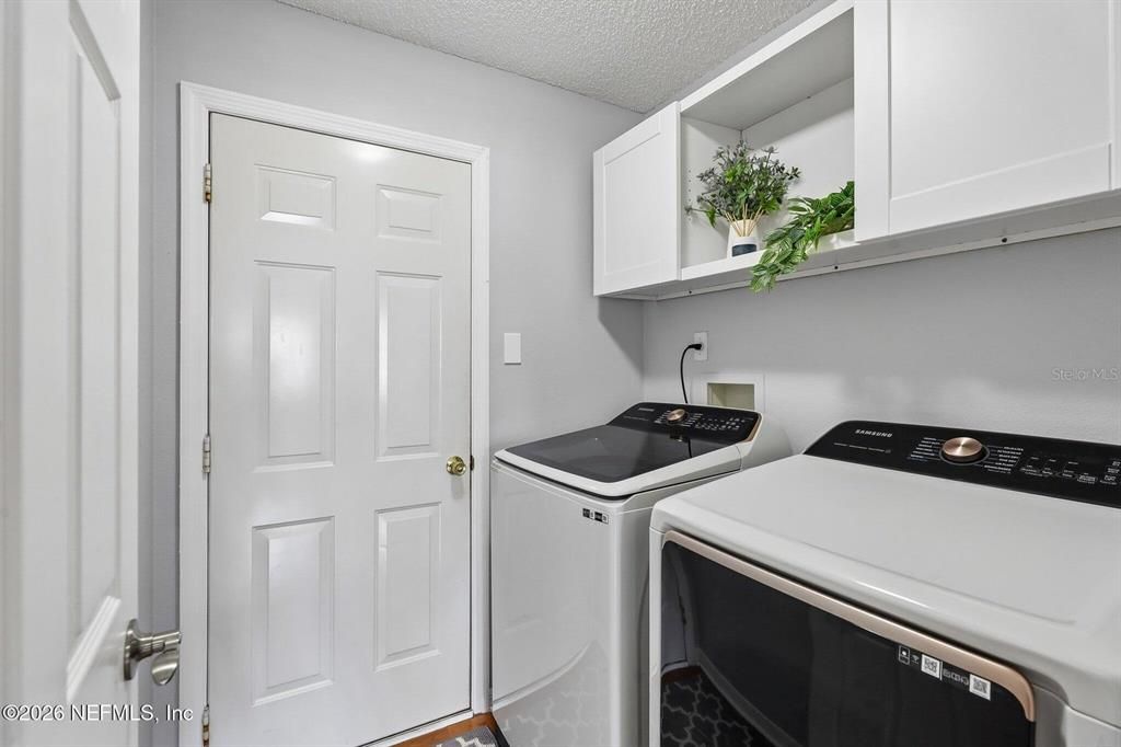 For Sale: $295,000 (3 beds, 2 baths, 1449 Square Feet)