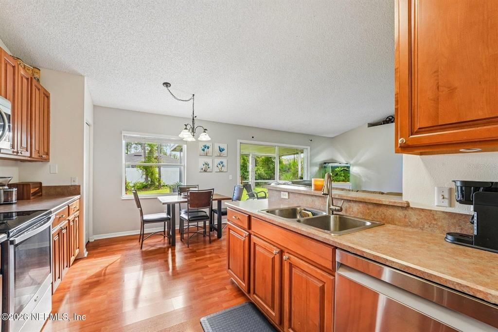 For Sale: $295,000 (3 beds, 2 baths, 1449 Square Feet)