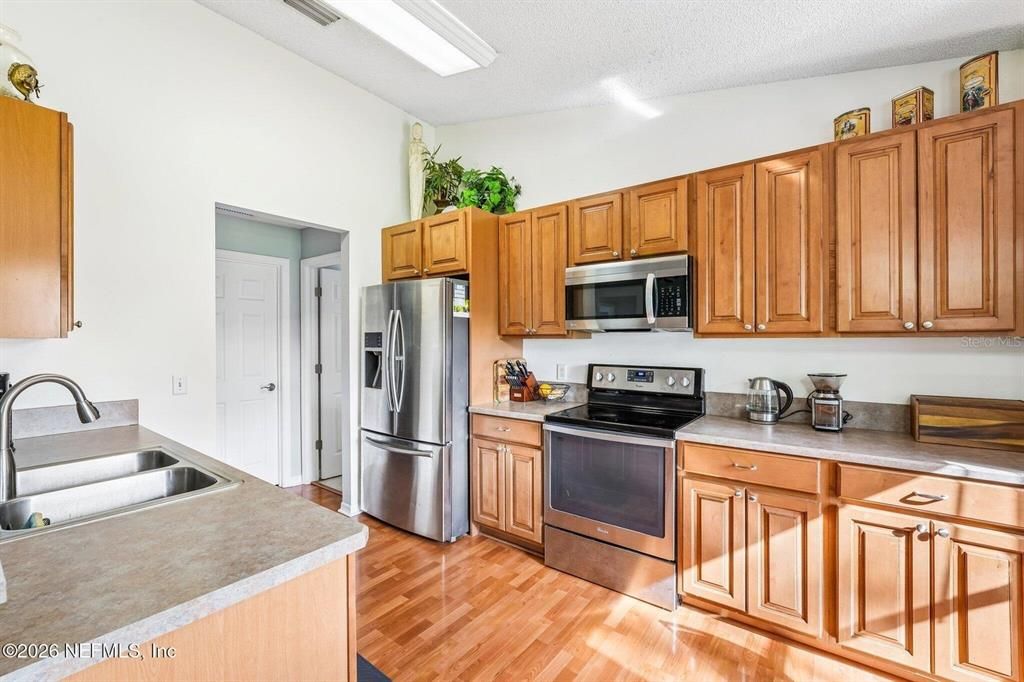 For Sale: $295,000 (3 beds, 2 baths, 1449 Square Feet)