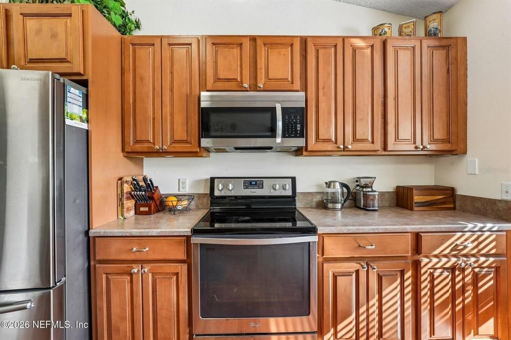 For Sale: $295,000 (3 beds, 2 baths, 1449 Square Feet)