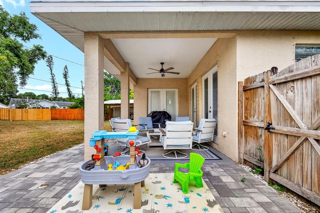 For Sale: $445,000 (3 beds, 2 baths, 2009 Square Feet)