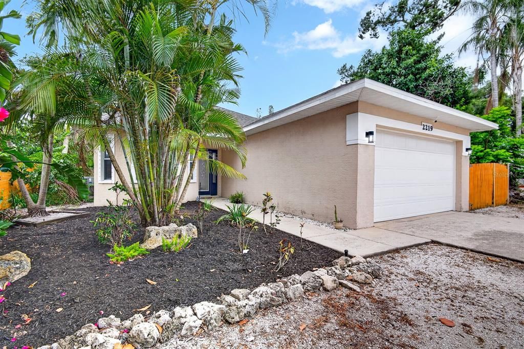 For Sale: $445,000 (3 beds, 2 baths, 2009 Square Feet)
