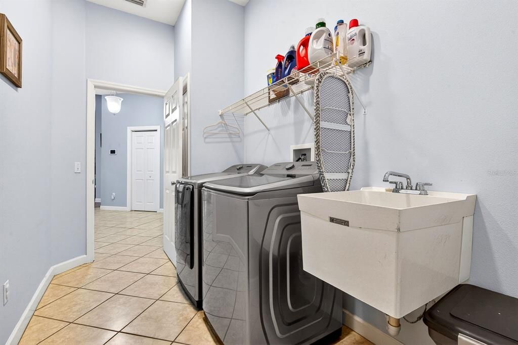 For Sale: $445,000 (3 beds, 2 baths, 2009 Square Feet)