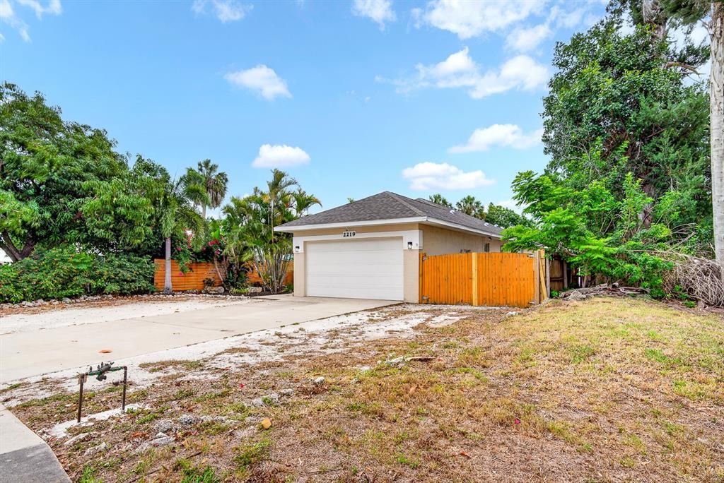 For Sale: $445,000 (3 beds, 2 baths, 2009 Square Feet)