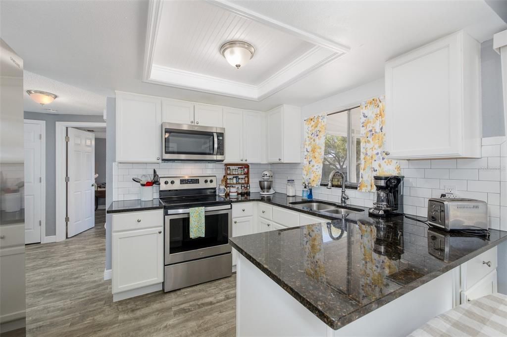 На продажу: $219,900 (2 спален, 1 ванн, 816 Квадратных фут)
