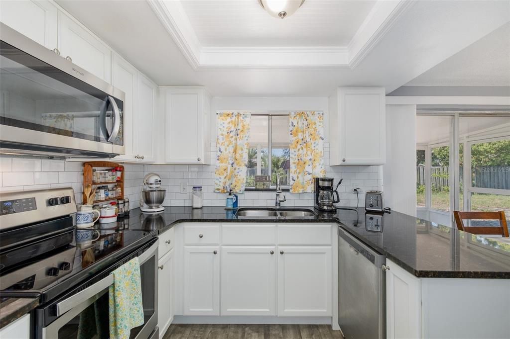 На продажу: $219,900 (2 спален, 1 ванн, 816 Квадратных фут)