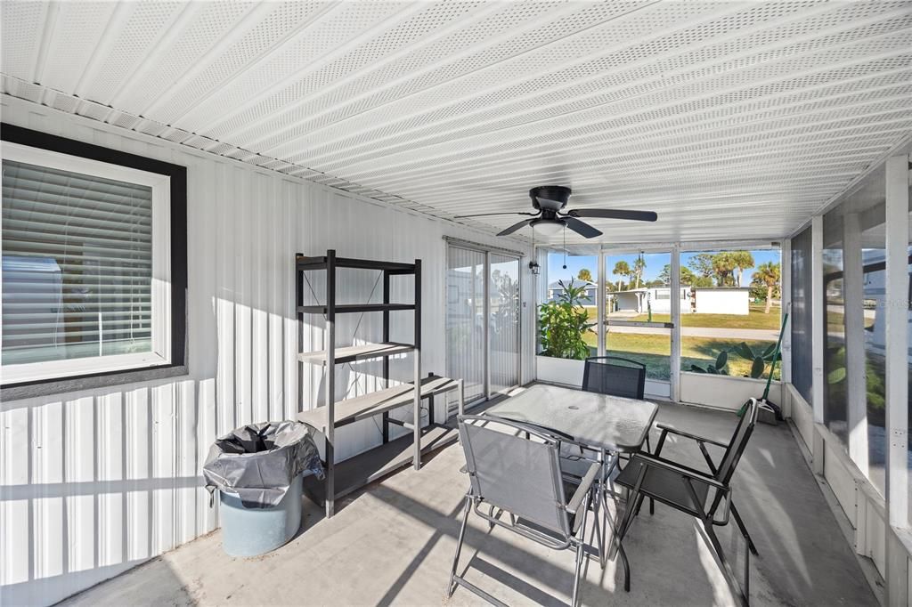 For Sale: $234,900 (2 beds, 2 baths, 864 Square Feet)