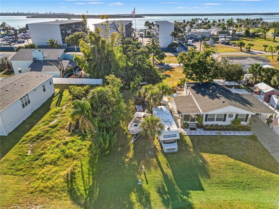 For Sale: $234,900 (2 beds, 2 baths, 864 Square Feet)