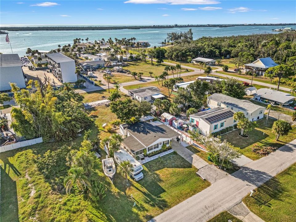 For Sale: $234,900 (2 beds, 2 baths, 864 Square Feet)
