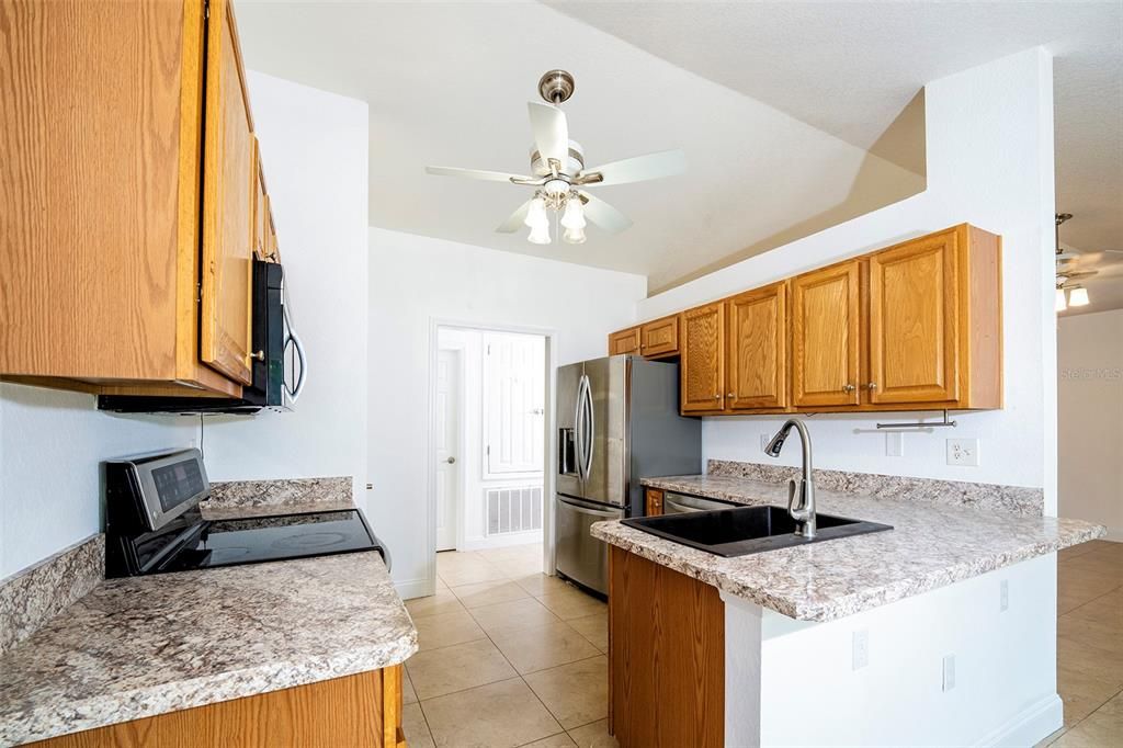 En Venta: $384,999 (4 camas, 2 baños, 2240 Pies cuadrados)