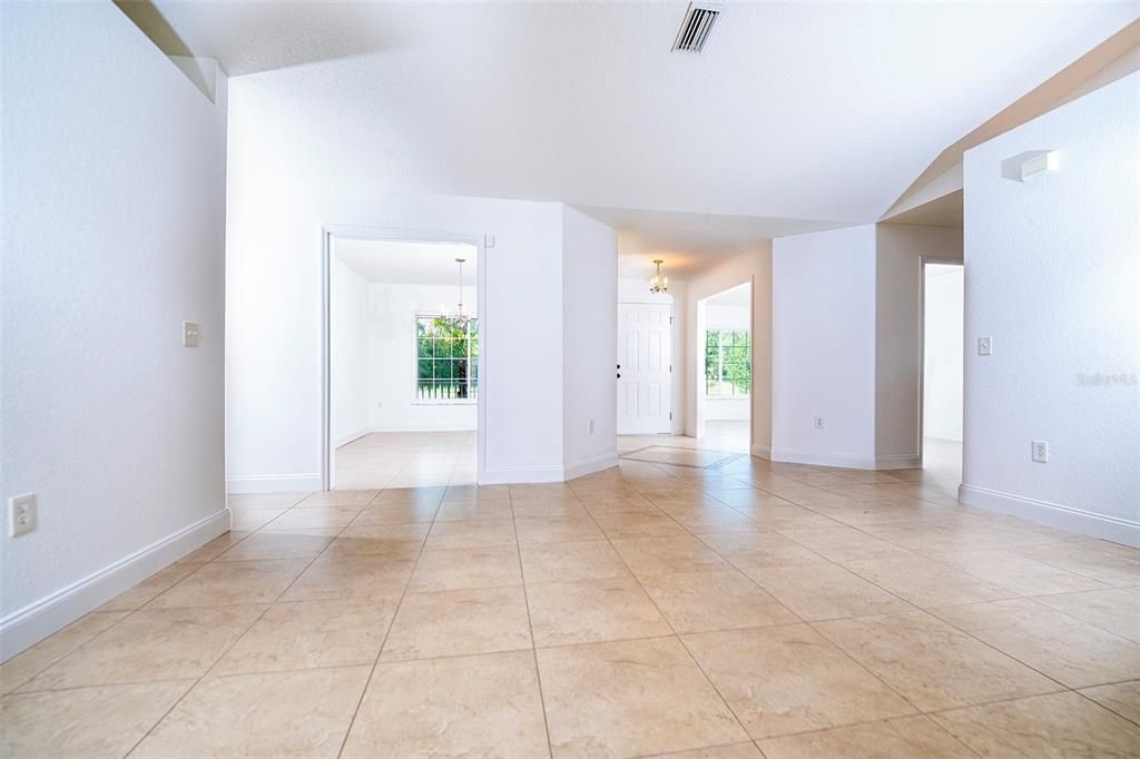 En Venta: $384,999 (4 camas, 2 baños, 2240 Pies cuadrados)