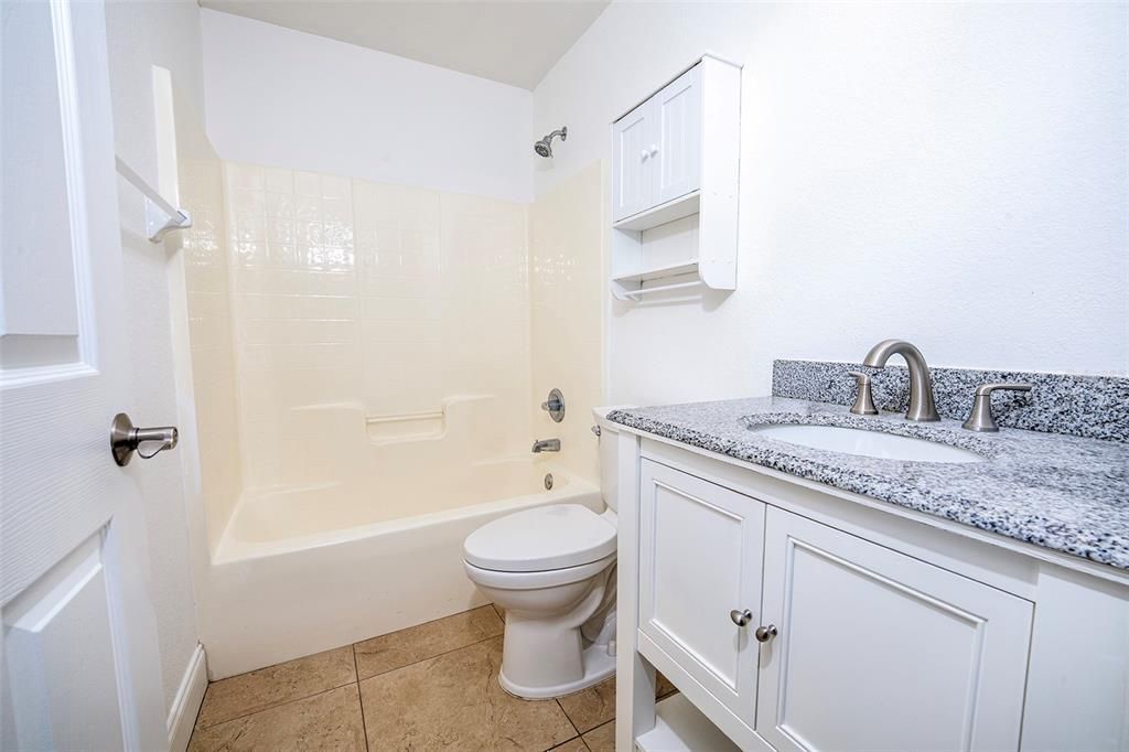 En Venta: $384,999 (4 camas, 2 baños, 2240 Pies cuadrados)