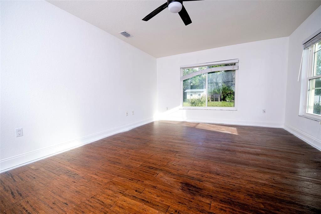 En Venta: $384,999 (4 camas, 2 baños, 2240 Pies cuadrados)