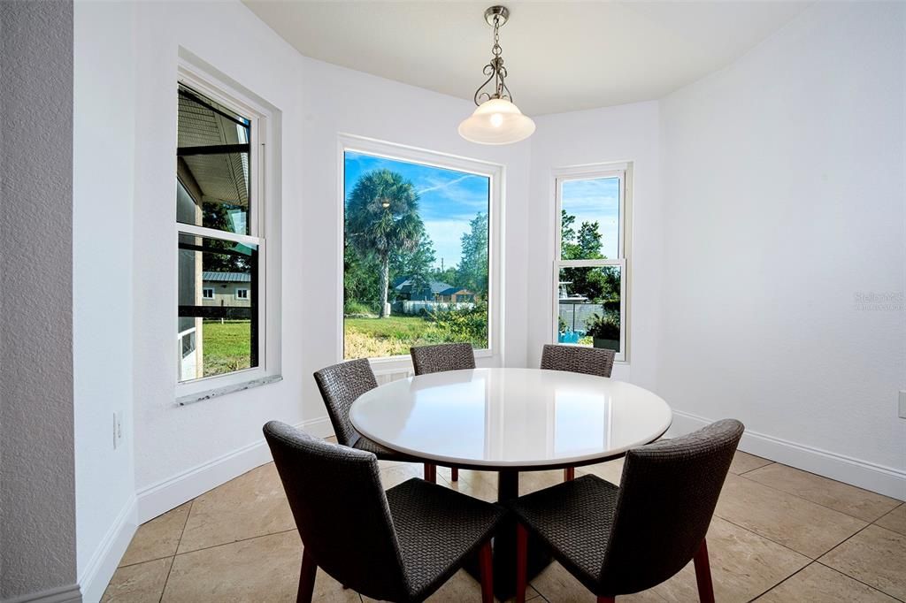 En Venta: $384,999 (4 camas, 2 baños, 2240 Pies cuadrados)